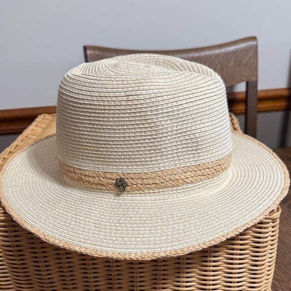 Tommy Bahama Accessories - Tommy Bahama Stylish Cream and Tan Straw Hat NWOT